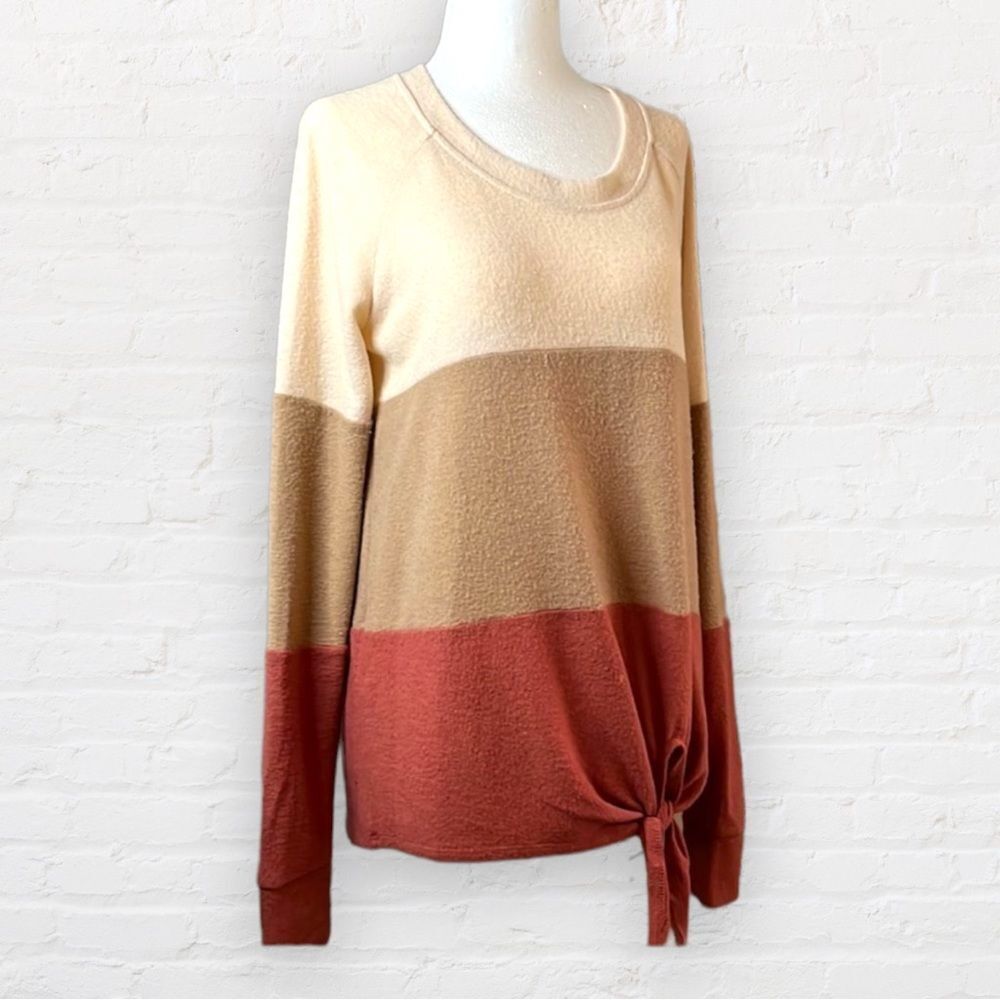 NINE Britton long sleeved color block sweater. Ties at the bottom. Size xs. Soft